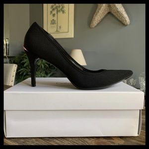 🌺Calvin Klein Gayle Stretch Black Heels in a 10🌺